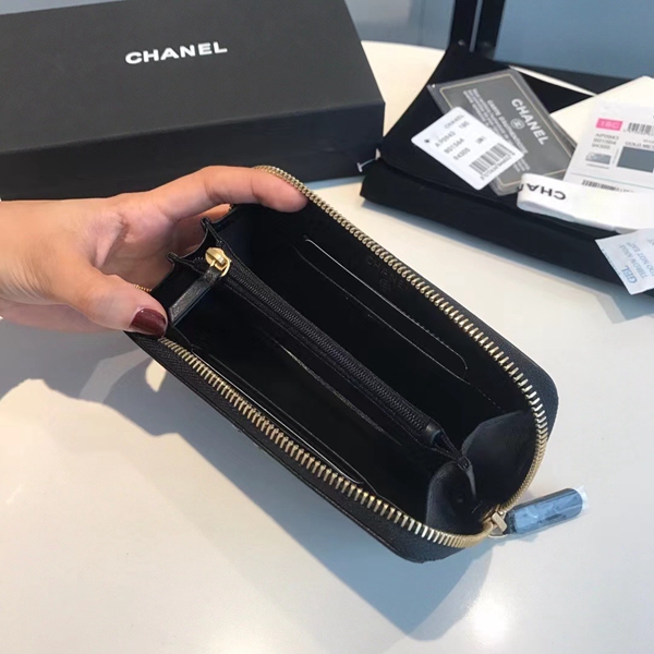 シャネル財布着用イメージ